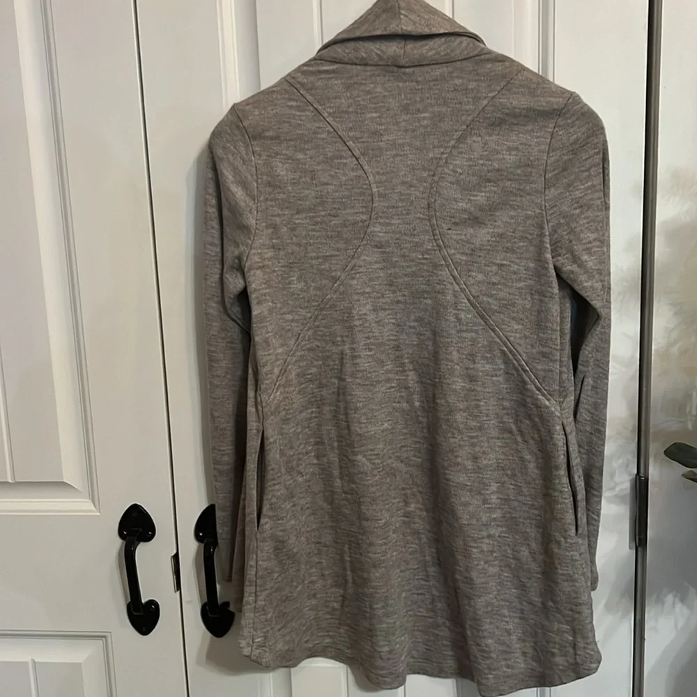 FOREVER 21 Women’s Small Asymmetrical Grey long sleeve light jacket/sweater